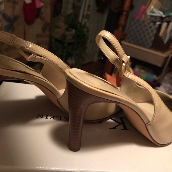 Gorgeous Tan Leather Slingback Pumps by Anne Klein - Picture 6 of 16
